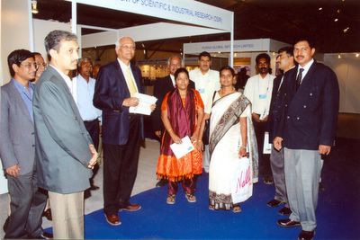 Dr R A Mashelkar with FileMon team at Indian Science Congress.jpg